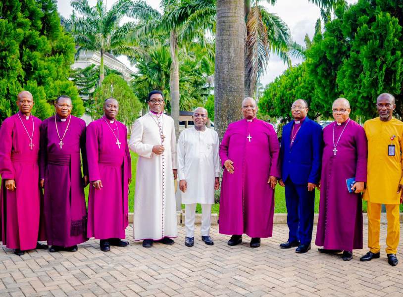 *  Abia State Governor, Chief Alex Otti (middle) flanked on his left by Most Rev Nwaobia, in a group photograph with the Anglican Bishops.