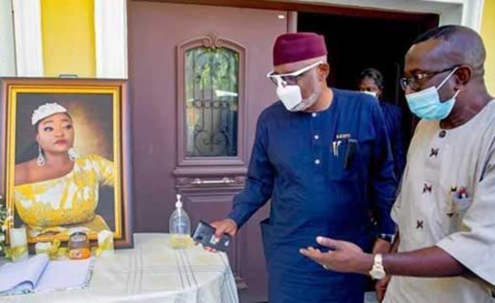 Late Governor Rotimi Akeredolu (left) and former Senate Leader, Senator Victor Ndoma Egba (right) when Akeredolu paid Egba a condolence visit during the death of his wife in 2020.
