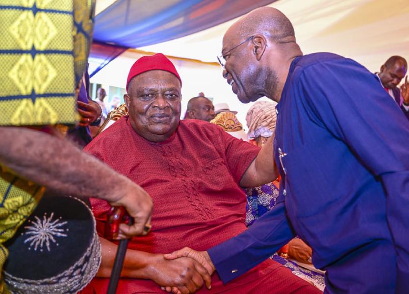 Gov Otti exchanges warm greetings with the President General of Ohanaeze Ndigbo Worldwide, Chief Emmanuel Iwuanyanwu at the burial.