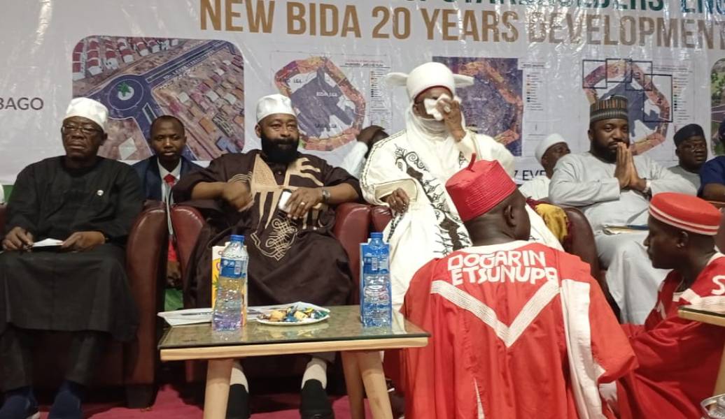 Gov Baho and the Etsu Nupe at the event.