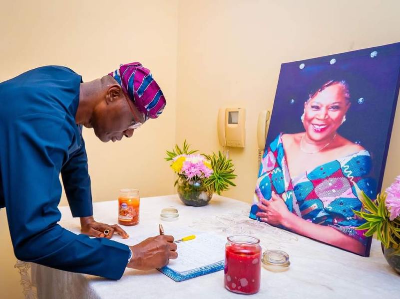 Governor Babajide Sanwolu of Lagos State signing a condolence register during his visit to the family of music legend, Onyeka Onwenu at the weekend.