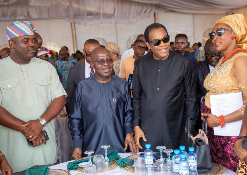 Governor Otti and former governor of Cross River State, Donald Duke, with his wife, Onari, at the funeral service of Elder Kalu Uke Kalu. Standing left is Abia Deputy Governor, Ikechukwu Emetu.