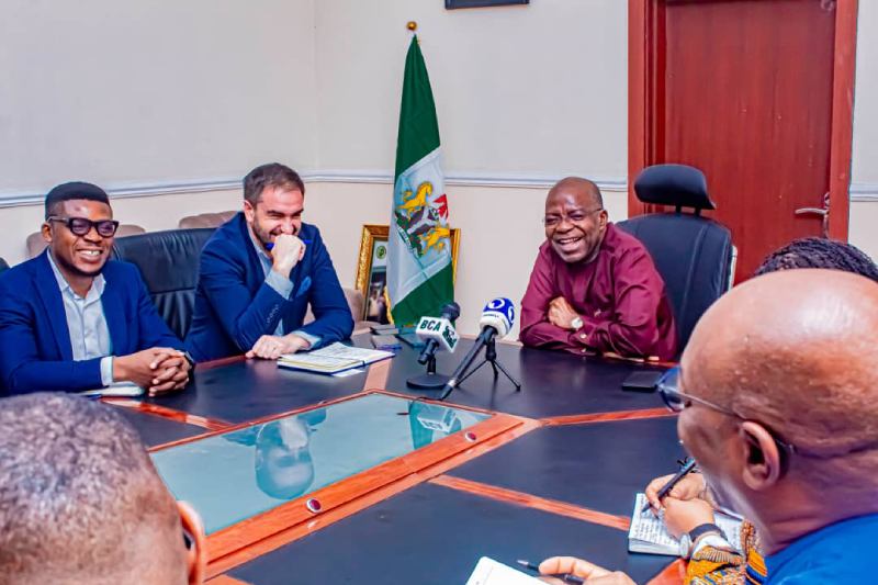 Governor Otti (right) and Mr. Lutenco (on the Governor's right) during the meeting.