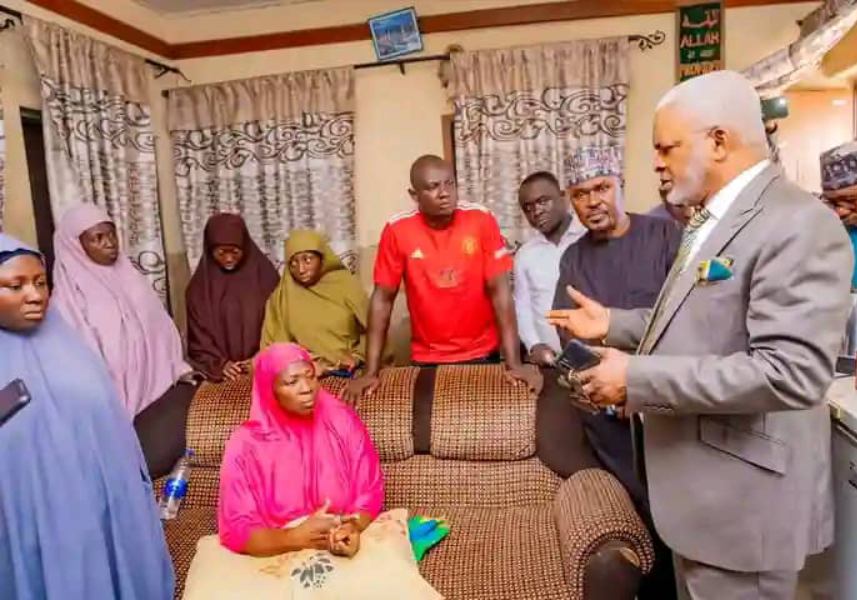 Hon Eseme Eyibo, Special Adviser on Media and Publicity to the Senate President (right) consoling the wife of late Tribune newspaper journalist, Alhaji Tijani Adeyemi at the home of the Adeyemis.
