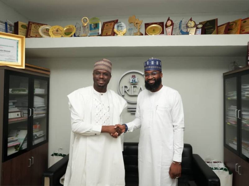 *  R-L: The EVC/CEO of the National Agency for Science and Engineering Infrastructure (NASENI), Mr Khalil Halilu in a handshake with the Managing Director/CEO of Rural Electrification Agency (REA), Mr Ahmad Salihijo Ahmad, after the meeting of the two chief executives on Friday, 15 September, 2023 in Abuja.