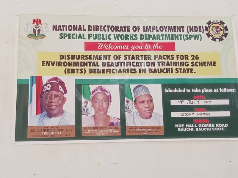 *  L-R:  NDE State Director, Lawal Ali Yaya, presenting the working tools to beneficiaries in Bauchi.