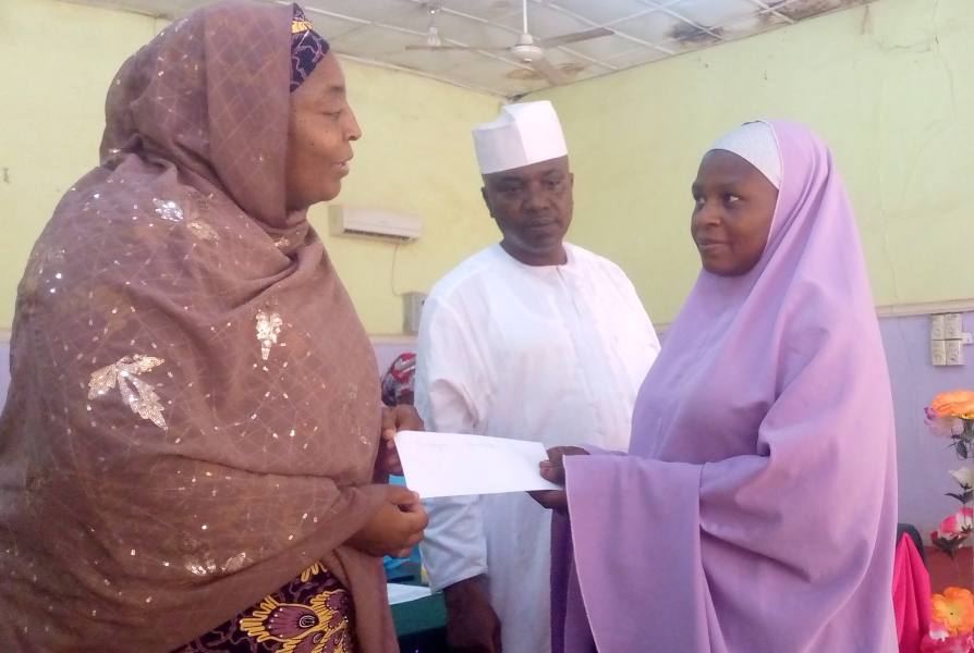 *  Sokoto State Perm Sec, Ministry of Women and Children Affairs, Hajiya Aisha Dantsoho, making symbolic presentation of the loan to one of the NDE beneficiaries in the State today. Photo by: Ankeli Emmanuel, Sokoto.