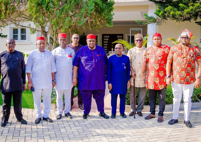 Governor Otti, standing with Chief Iwuanyanwu and other executives of Ohanaeze Ndigbo, who visited him.