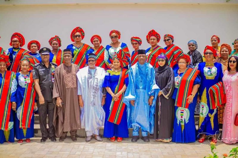 POWA Members in a group picture with the Bauchi State Governor, Senator Abdulkadir Mohammed.