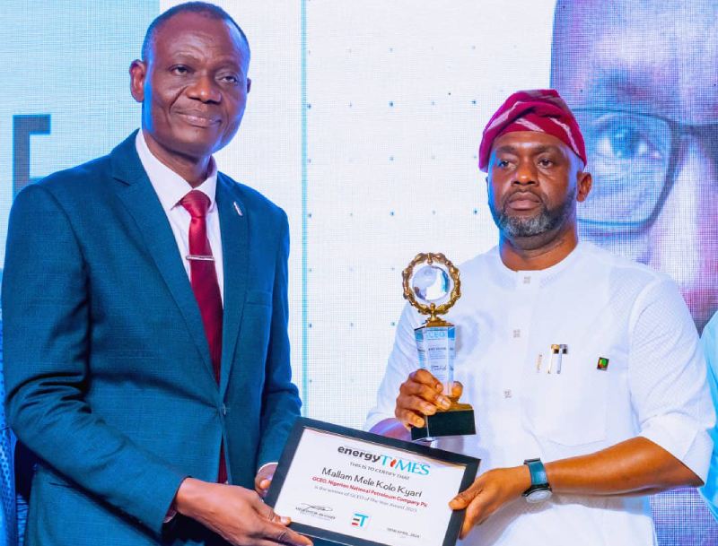 R-L: GCEO NNPC Ltd, Mr. Mele Kyari (represented by the Chief Corporate Communications Officer, NNPC Ltd, Mr. Olufemi Soneye) receives the Energy Times Newspaper's GCEO of the Year Award from Rev. Dr. Wole Adebayo of Foursquare Gospel Church in Nigeria, during the Newspaper's 2024 Awards Ceremony, held at the Eko Hotel & Suites in Lagos, on Friday.