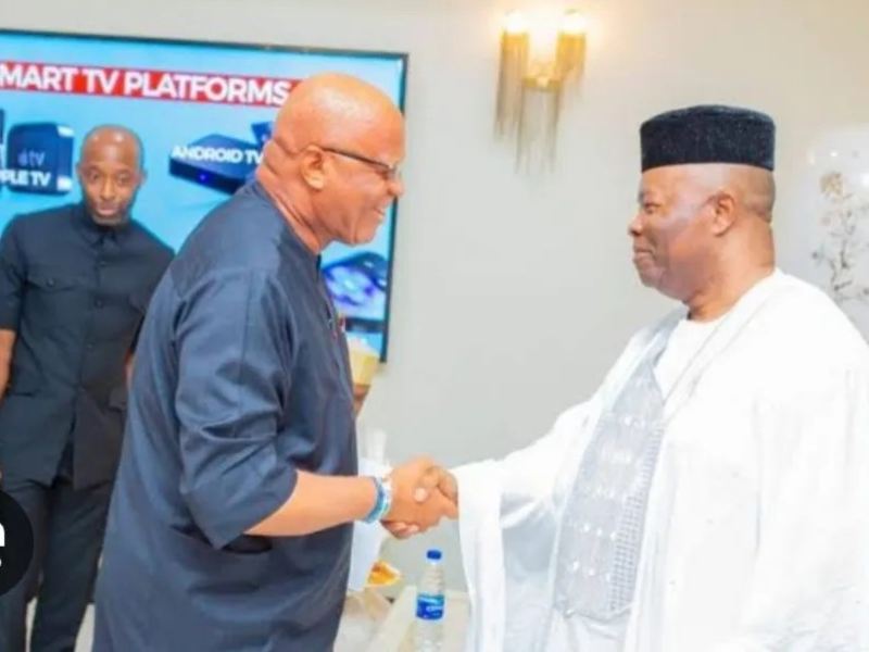 Senator Godswill Akpabio (right) and his State Governor, Pastor Umo Eno (left).