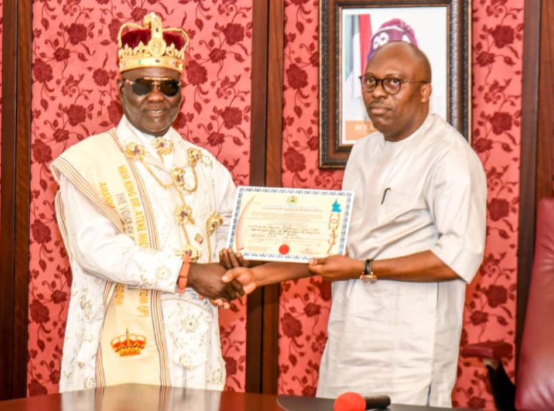 Rivers State Governor, Sir Siminalayi Fubara (right) and King Ateke Michael Tom, the Amanyanabo of Okochiri Kingdom in Okrika, Rivers State (left).