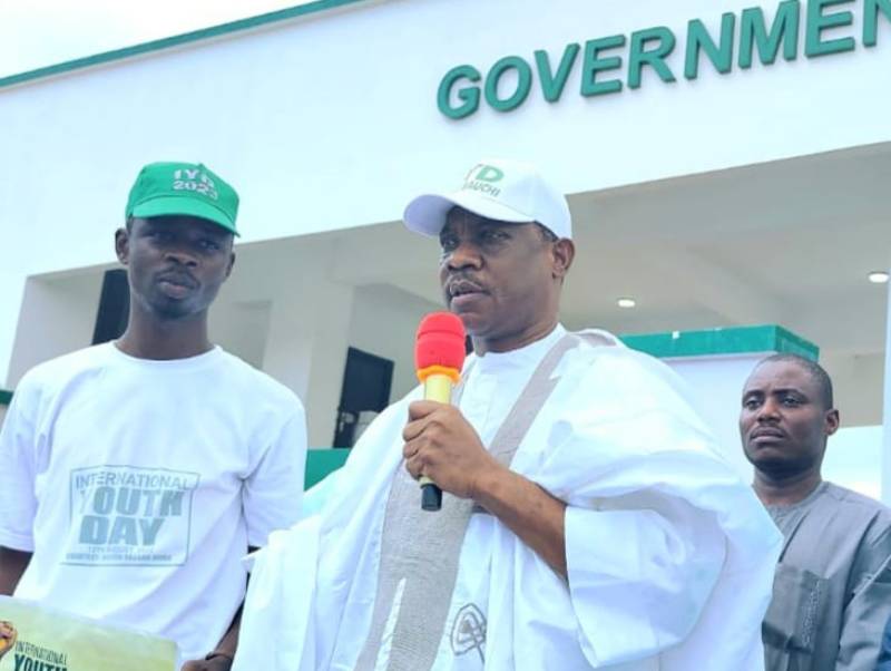 *  Picture of Youth Parliament visit to Bauchi State Governor, Senator Bala Mohammed at the Government House.