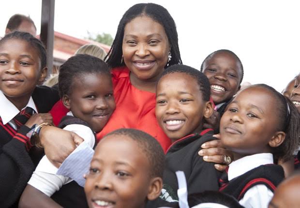 Yvoyne Chaka Chaka with children