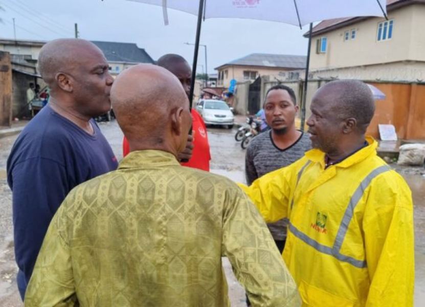 NEMA official battling to manage the situation in some Lagos community areas on Saturday.
