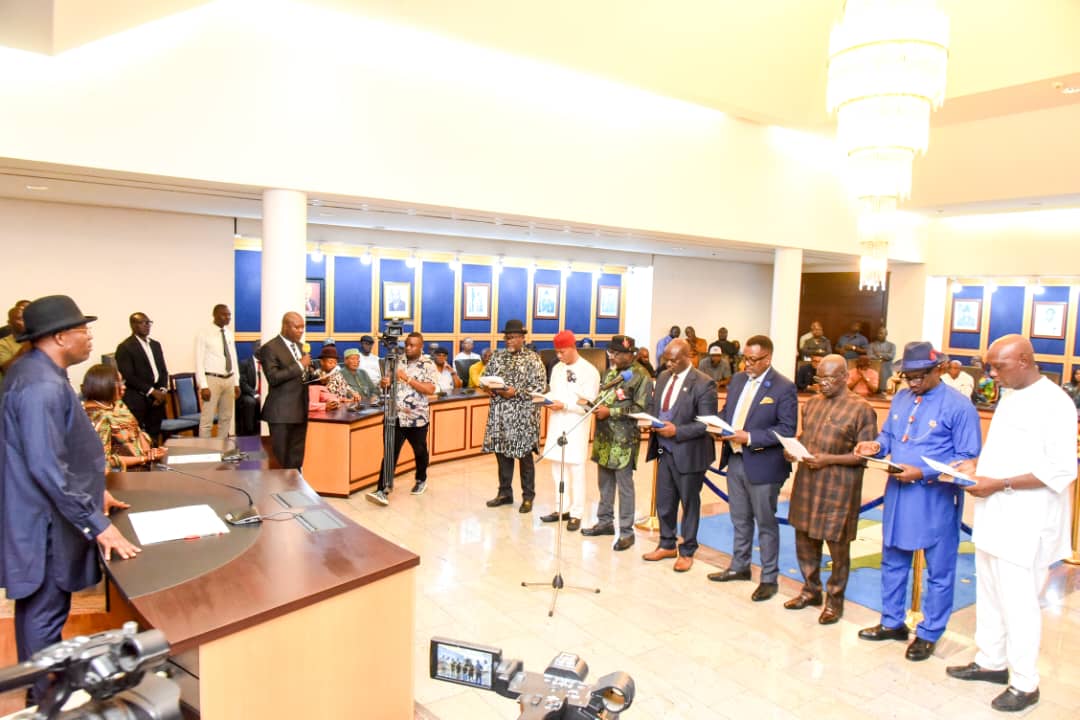 L-R: Dr Ovy Orluideye Chinendum Chukwuma; Mr Tambari Sydney Gbara; Hon Basoene Joshua Benibo; Hon Elloka Tasie Amadi; Dr Peter Medee; Hon Prince Solomon Abel Eke; Barrister Collins Onunwo; and Hon Prince Charles Bekee; reading their oath of office while the Rivers State Governor, Sir Siminalayi Fubara (left); watches during the swearing-in of eight new commissioners-designate at the Executive Council Chambers of Government House, Port Harcourt on Tuesday.