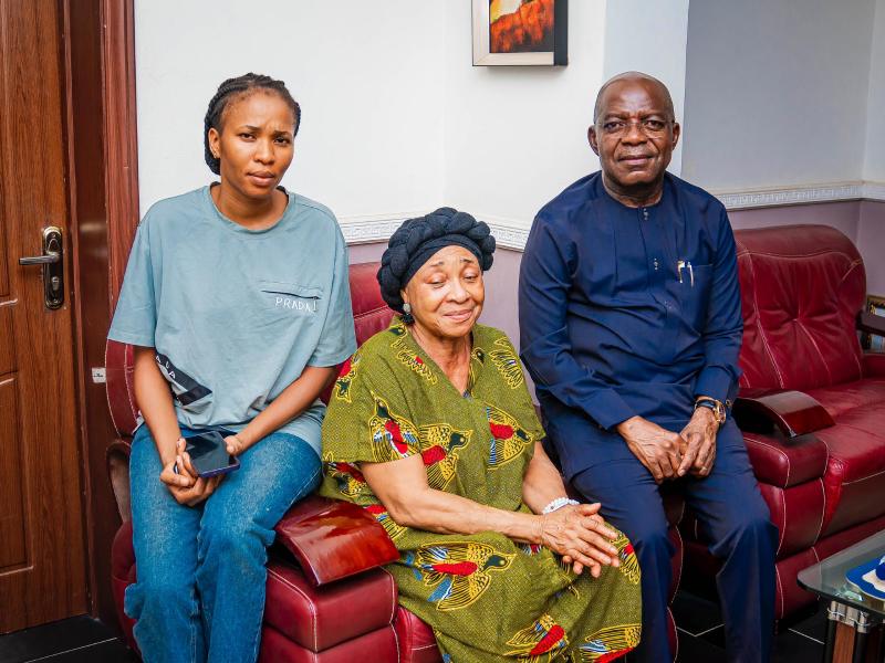 Governor Otti, the late Dr. Ogbonnaya Onu's widow, Chinyere, and daughter, Nwakaku.