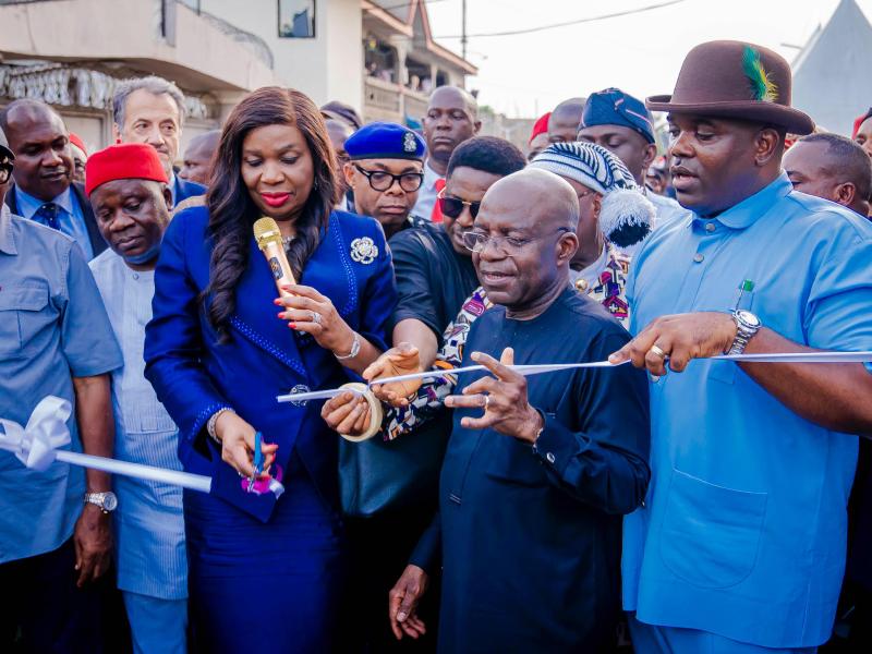 Mrs. Uju Ifejika, Chairman/CEO of Brittania-U Nigeria Limited, cuts the tape to commission one of the new roads on behalf of Lagos State Governor, Mr. Babajide Sanwo-Olu.