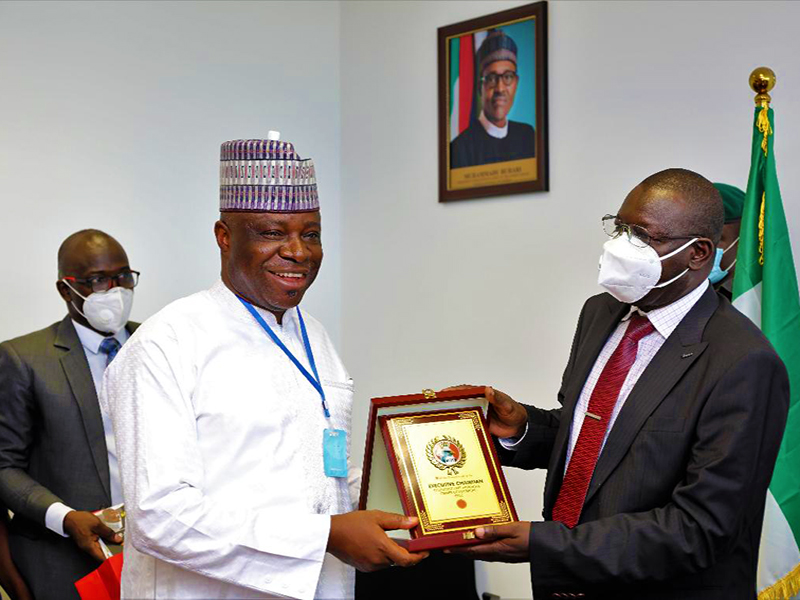 Umar Abbah receiving the award