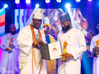 L-R: His Imperial Majesty, Ooni of Ife Adeyeye Babatunde Enitan Ogunwusi, Ojaja II presenting the prestigious Royal African Young Leadership Award to the EVC/CEO of NASENI, Mr. Khalil Suleiman Halilu at the Royal African Young Leadership Forum held in Ile-Ife, Osun State, on Saturday. 