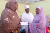 *  Sokoto State Perm Sec, Ministry of Women and Children Affairs, Hajiya Aisha Dantsoho, making symbolic presentation of the loan to one of the NDE beneficiaries in the State today. Photo by: Ankeli Emmanuel, Sokoto.