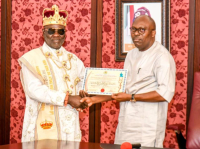 Rivers State Governor, Sir Siminalayi Fubara (right) and King Ateke Michael Tom, the Amanyanabo of Okochiri Kingdom in Okrika, Rivers State (left).